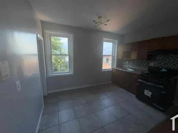 975 E 3rd St #8, Chattanooga, TN 37403