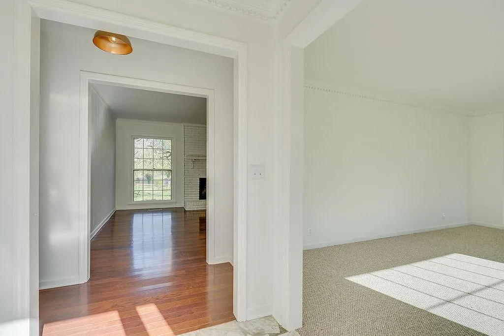 4 bed, 1978 sqft, $3,695 — Photo 3