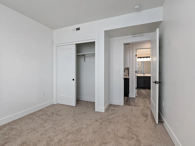 Olivia Apartments — Photo 36