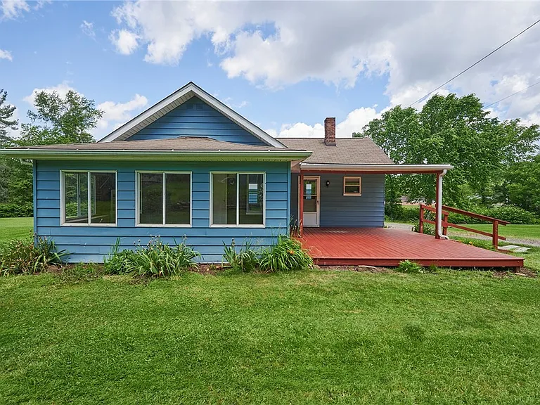 105 Derrick Ln — Photo 1