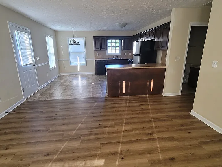 815 Mill Pond Dr — Photo 4