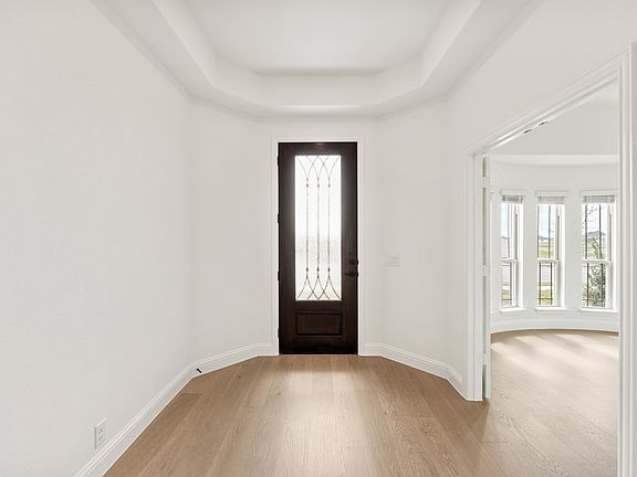 5th image of 2726 Railway St