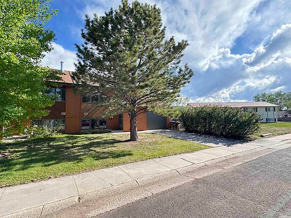 3rd image of 1112 Sanders Dr