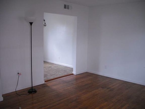 2nd image of 831 W Ocean View Ave APT 6