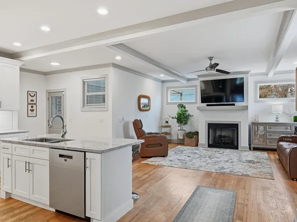 157 Willow Creek Dr, Soddy Daisy, TN 37379