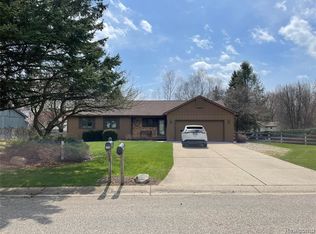 1977 Worcester Dr, Oxford, MI 48371