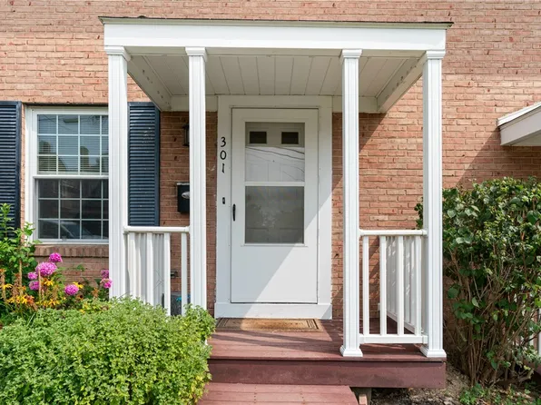 301 E James St, Homestead, PA 15120