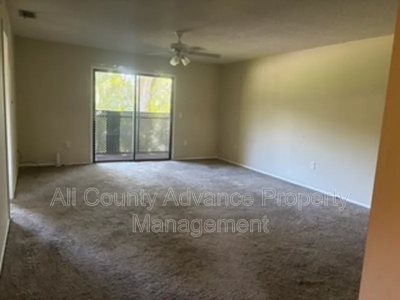 2 bed, 2.0 bath, 1096 sqft, $1,399 — Photo 2
