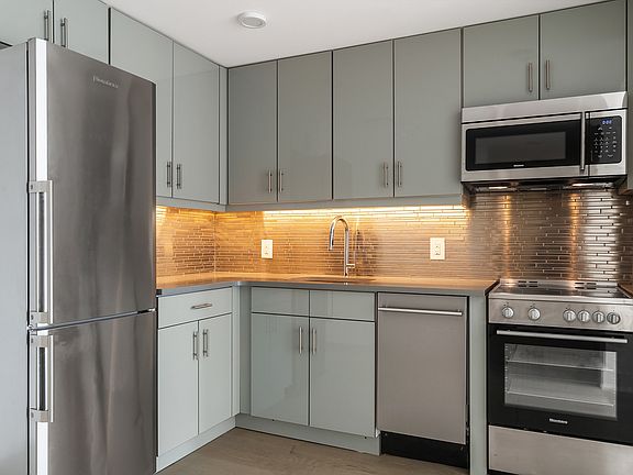 3rd image of 531 W 159th St #5BB