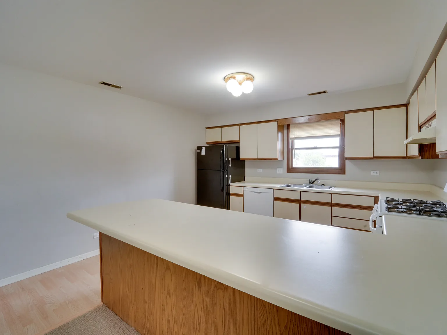2 bed, $1,800 — Photo 3