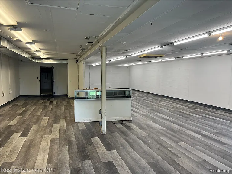 8216 Lakeshore Rd #1 — Photo 10