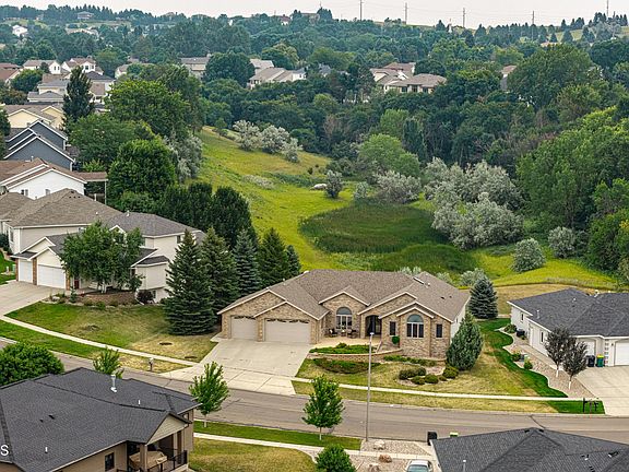 2nd image of 1901 Valley Dr