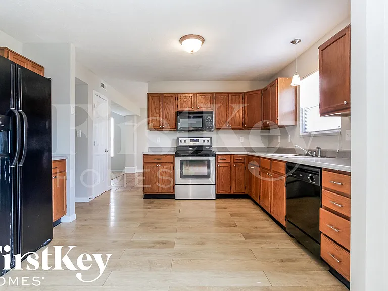 746 Apple Ln — Photo 6