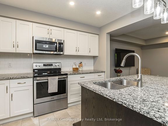 5th image of 956 Cook Dr