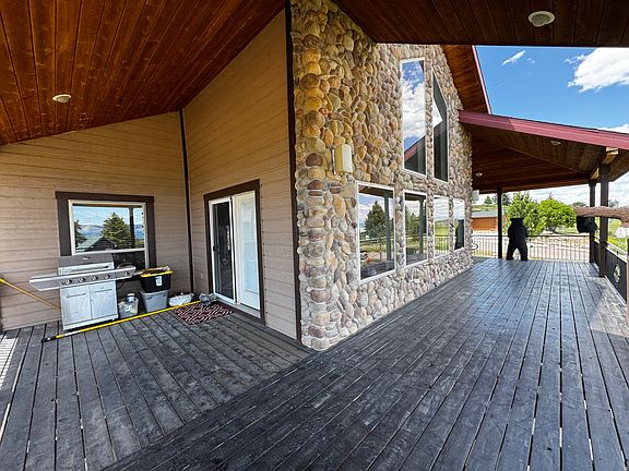 4th image of 7 Lake Circle Dr
