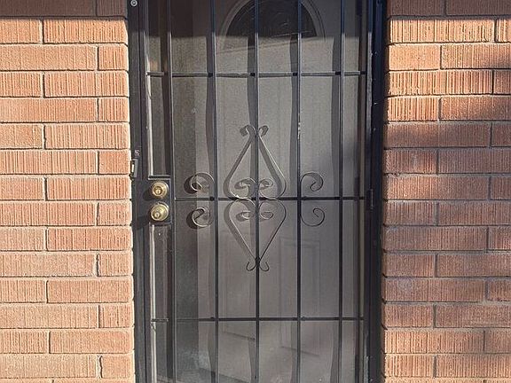 2nd image of 533 Palomas Dr SE