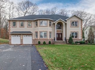 19 Park Rd, Morris Plains, NJ 07950