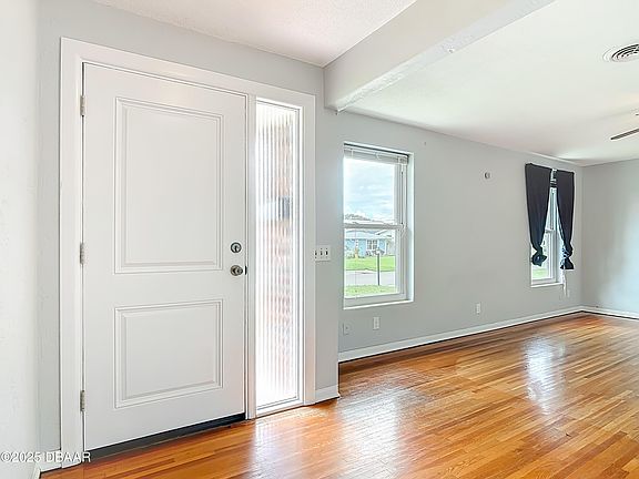 4th image of 105 Banyan Dr