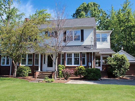 2nd image of 2581 Paxton Ave