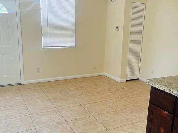 4th image of 430 Roseland Dr #2