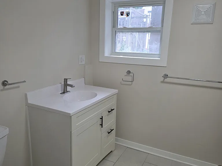 2637 W Winona St #3 — Photo 12