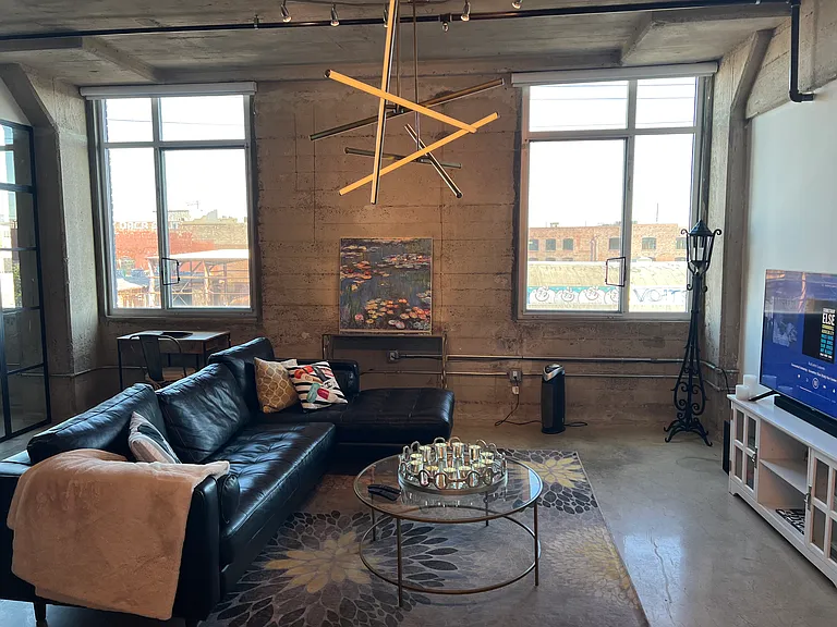 825 E 4th St #308 — Photo 11