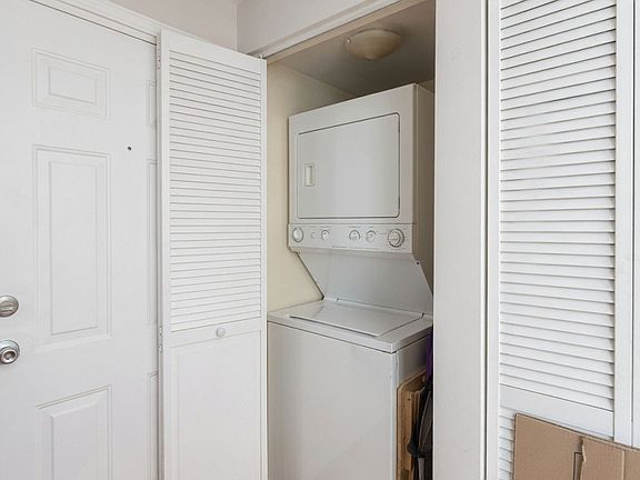 2nd image of 2035 W Touhy Ave #1