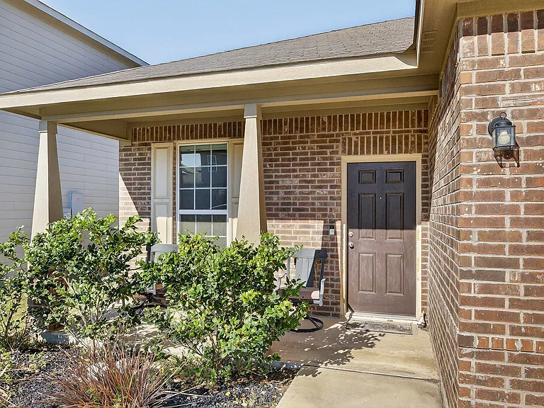 7001 Lions Park — Photo 4