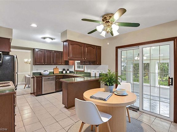 3rd image of 367 Bar Harbor Dr