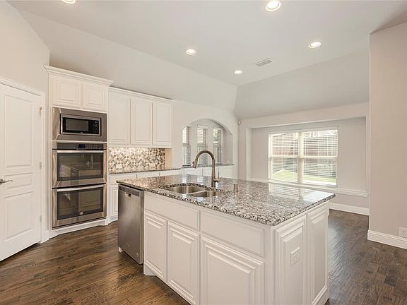 4th image of 422 Tanglewood Dr