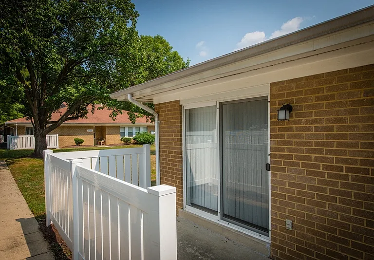 Crossland Apartments — Photo 9