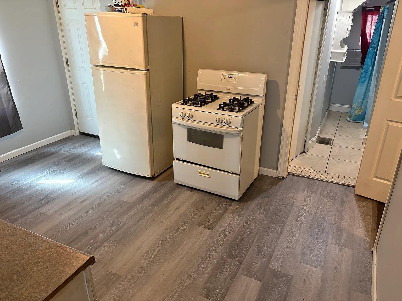 2 bed, 1000 sqft, $1,700 — Photo 3