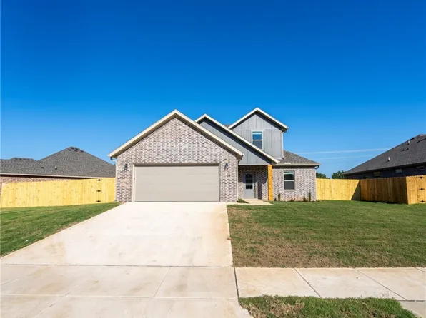 64 W Gilpin St, Farmington, AR 72730