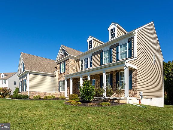 4th image of 24 Emma Ct