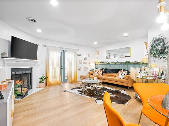 3rd image of 104 Azalea Ct