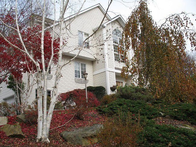 1st image of 12 Bradford Ln