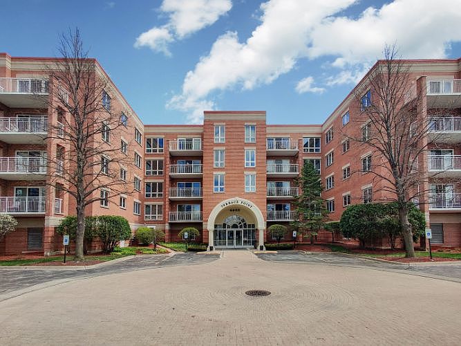 1st image of 4655 N Cumberland Ave APT 510