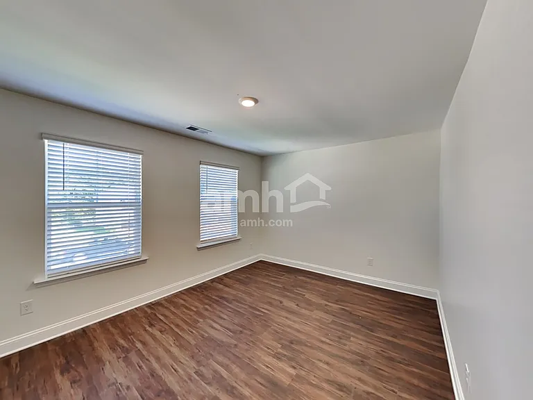556 Rivermist Dr — Photo 13