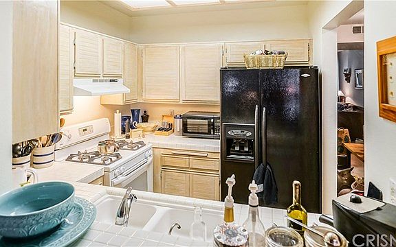 4th image of 24115 Del Monte Dr Unit 73