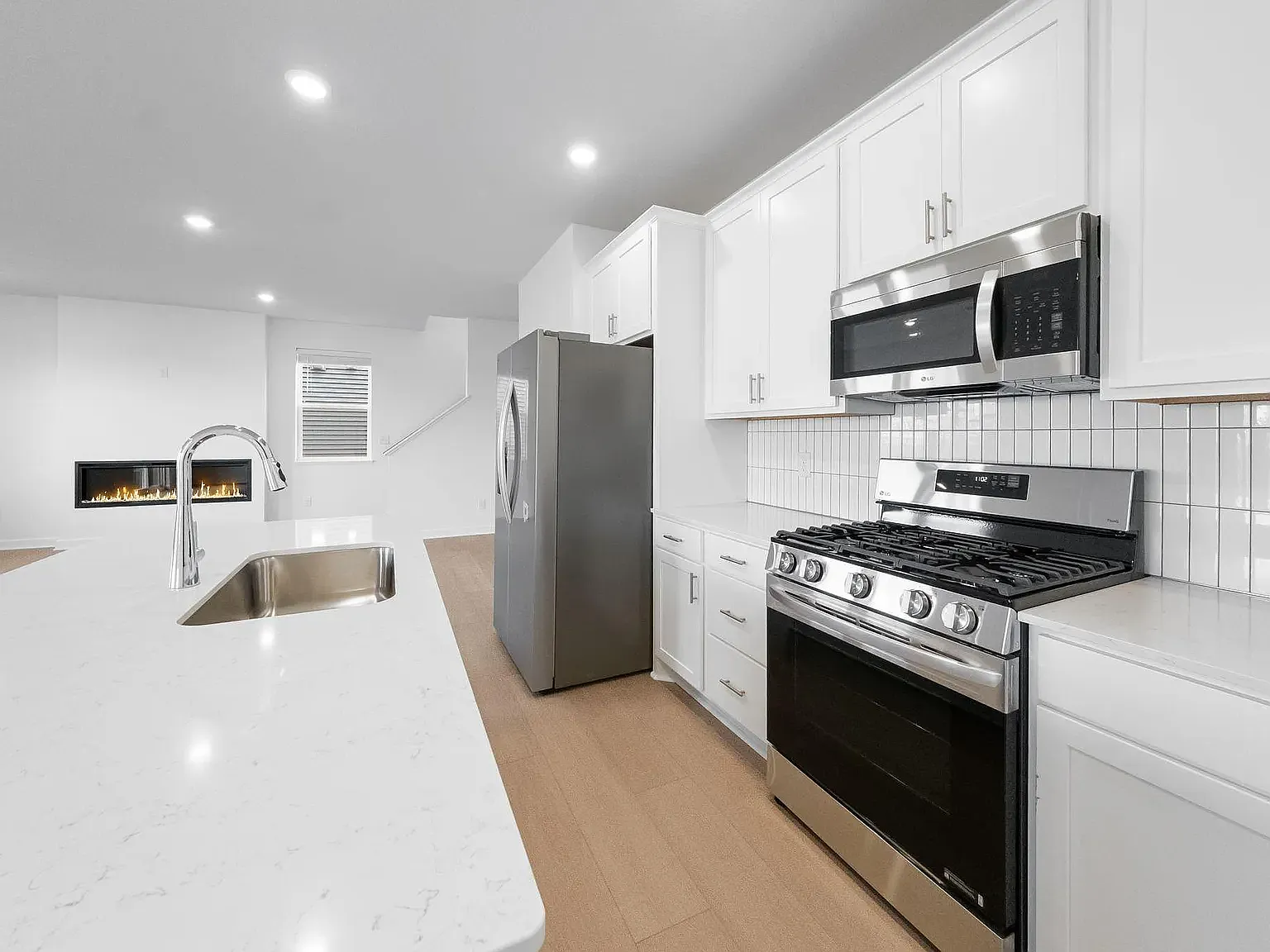 4 bed, 2049 sqft, $2,900 — Photo 4