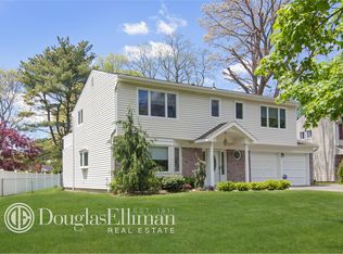 65 Tulipwood Dr, Commack, NY 11725