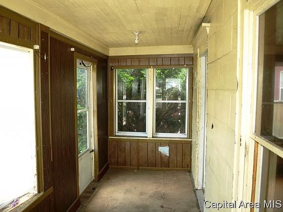 2nd image of 549 E Knox St