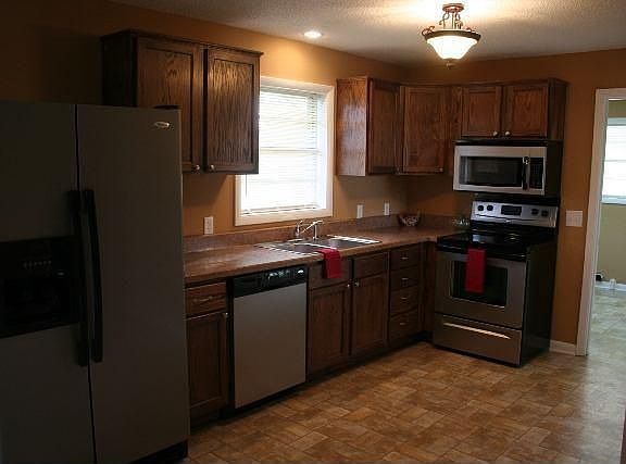 5th image of 802 E McKinnon St