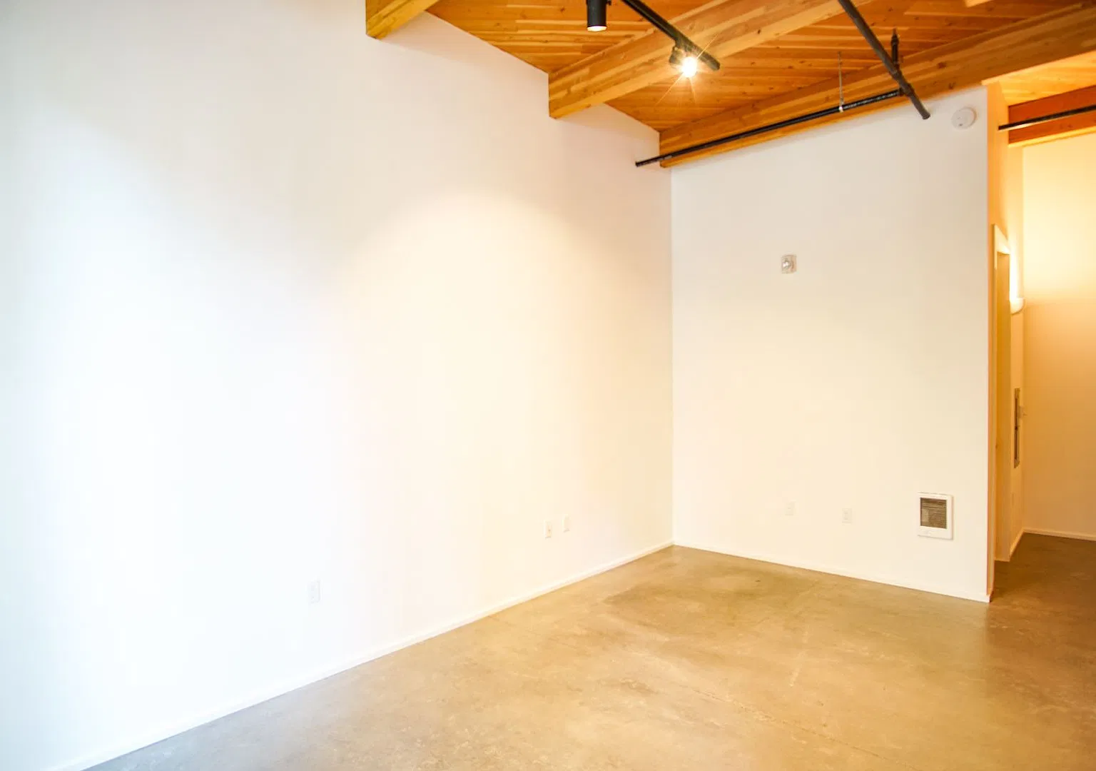 Modern Design Live/Work Townhous in NW Portland: Unique Living Experience! — Photo 3