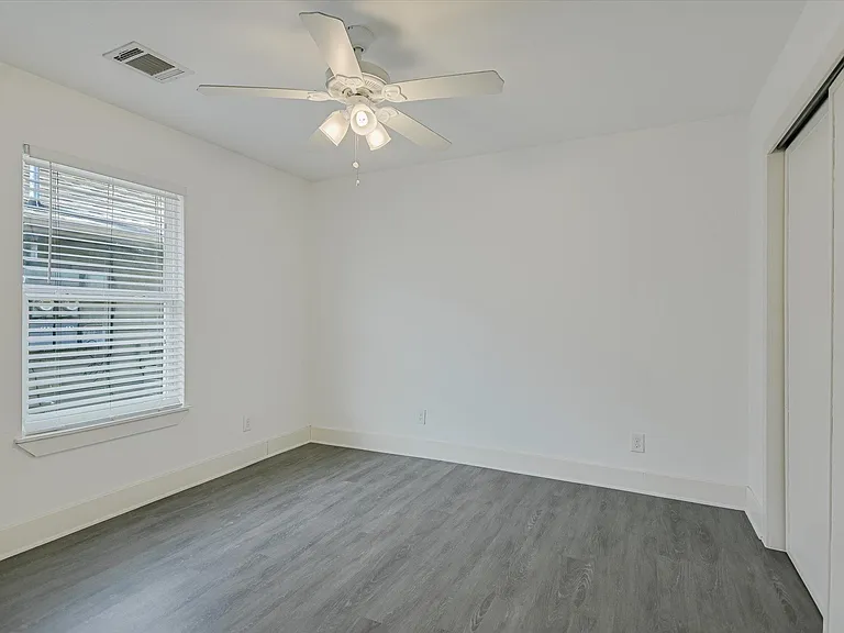 1311 E 52nd St #2 — Photo 7
