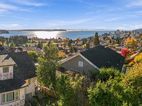 1013 Duchess Ave, West Vancouver, BC V7T 1G8