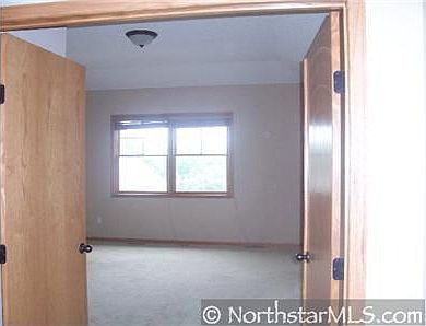 4th image of 902 Ramsey St