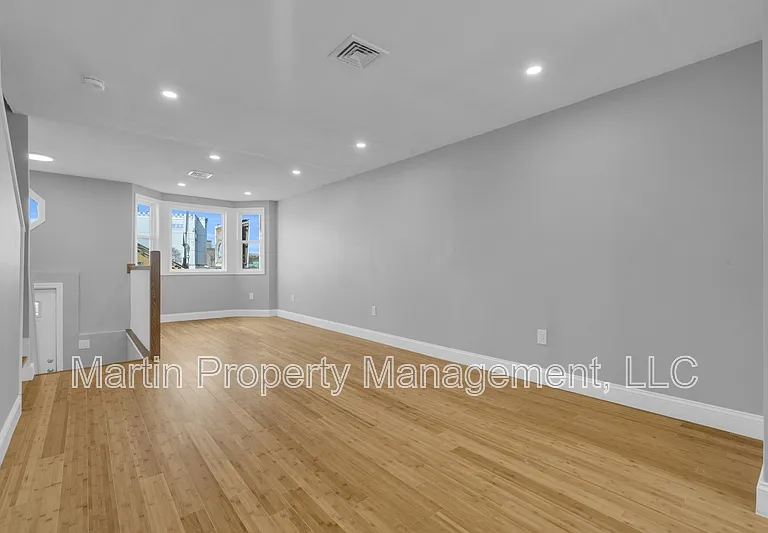 690 Dorchester Ave — Photo 5