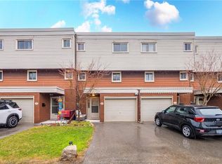 23 Watsons Ln #15, Dundas, ON L9H 5G9
