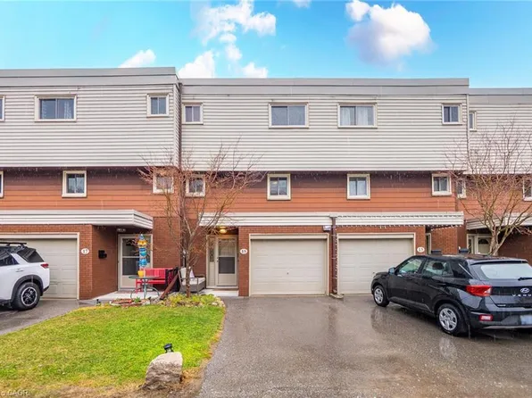 23 Watsons Ln #15, Dundas, ON L9H 5G9